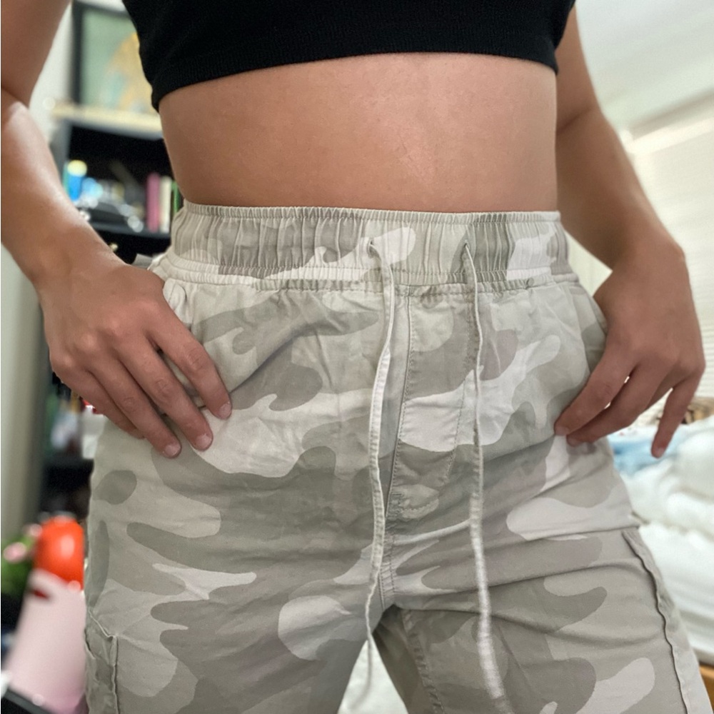 Hollister camo tapered leg high waisted cargo pants